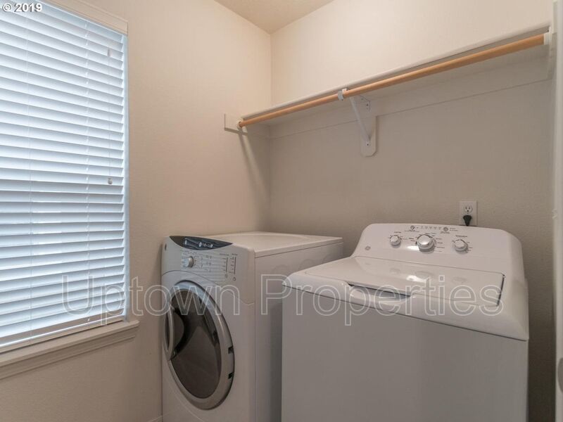 Beautiful Elmonica 3BR/2.5BA Townhouse w/ Front Fenced Patio + 2-Car Garage + Clubhouse/Fitness Center + W/D + Pets Welcome!! property image