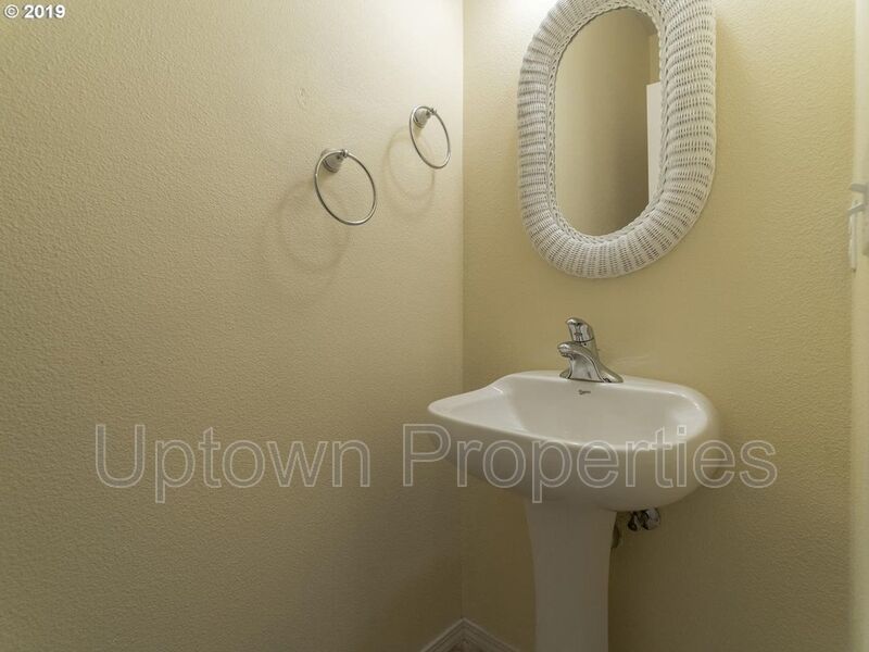 Beautiful Elmonica 3BR/2.5BA Townhouse w/ Front Fenced Patio + 2-Car Garage + Clubhouse/Fitness Center + W/D + Pets Welcome!! property image