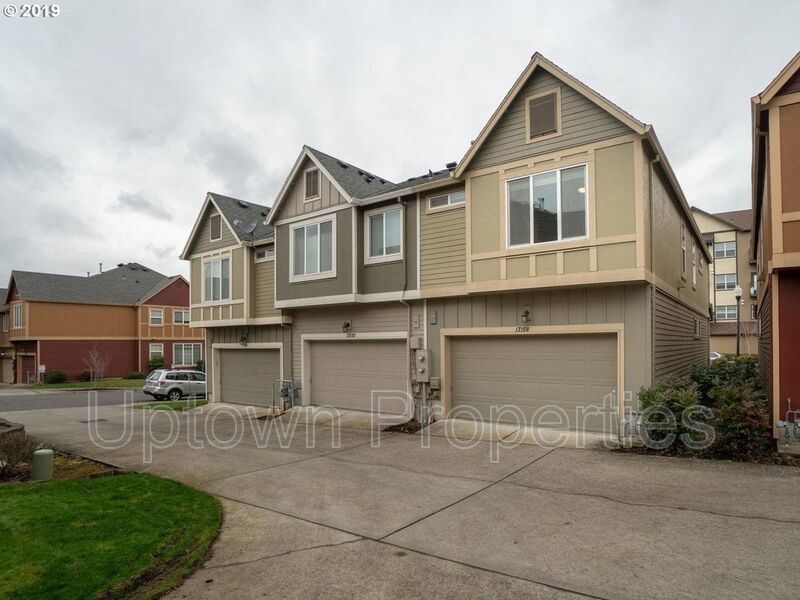 Beautiful Elmonica 3BR/2.5BA Townhouse w/ Front Fenced Patio + 2-Car Garage + Clubhouse/Fitness Center + W/D + Pets Welcome!! property image