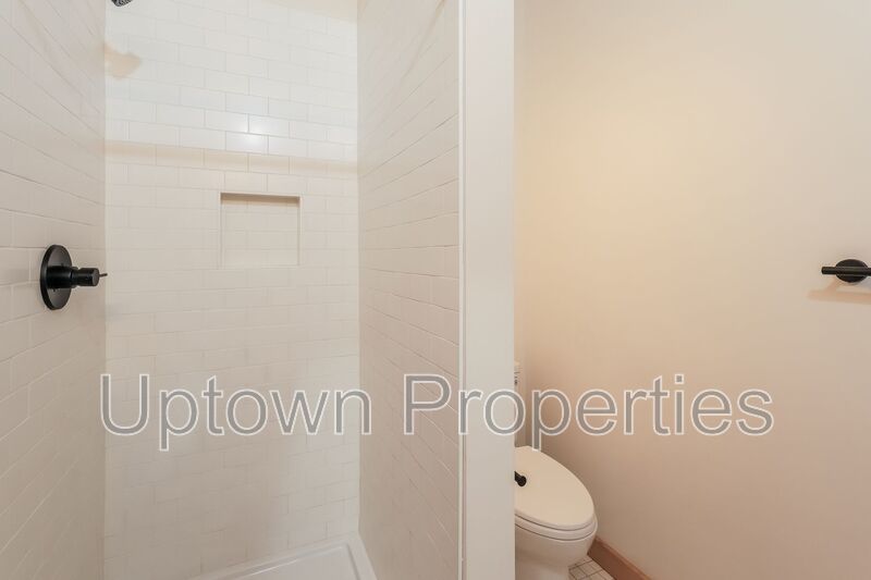 !!FIRST FULL MONTH FREE!! 1BD/1BTH + Sunken Living Room + W/D + A/C property image