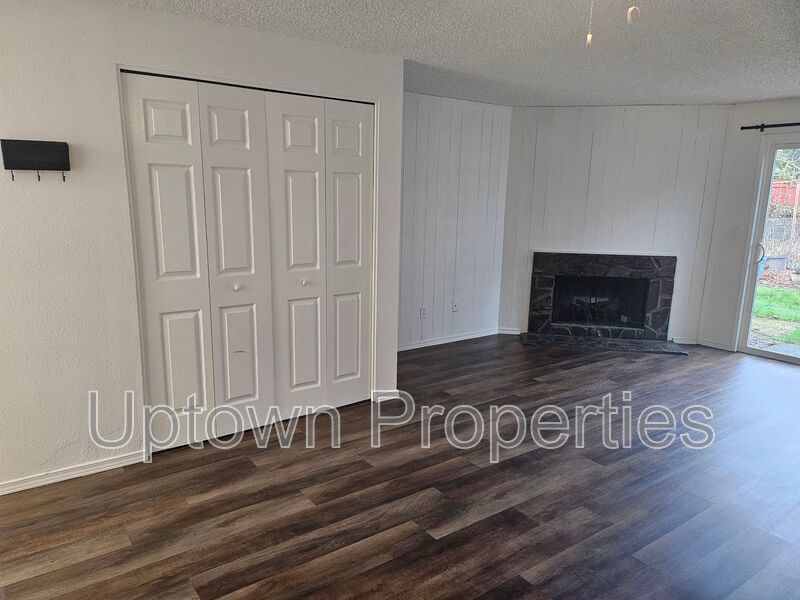 2BR/1.5BA Duplex Style Townhome+ Garage + W/D Included + Large Dogs Welcome! property image