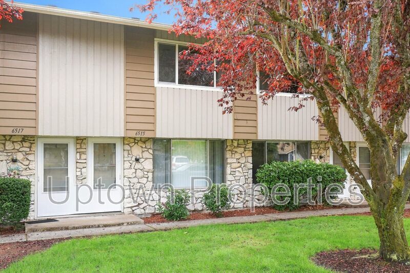 2/1.5 bath Townhome+W/D Hookups+Carport+Fenced Patio/Yard property image