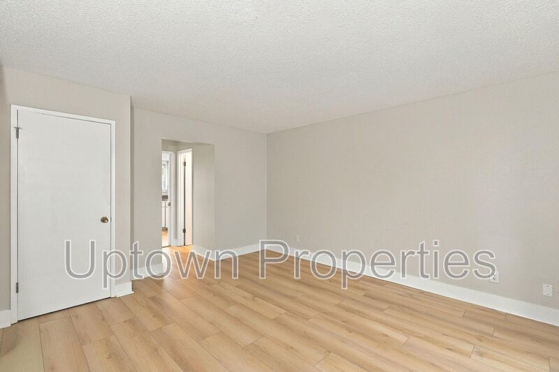 2/1.5 bath Townhome+W/D Hookups+Carport+Fenced Patio/Yard property image