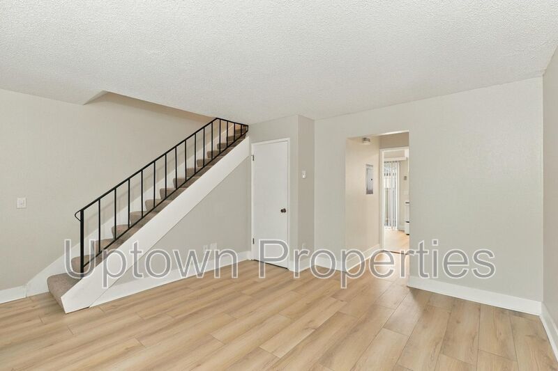 2/1.5 bath Townhome+W/D Hookups+Carport+Fenced Patio/Yard property image