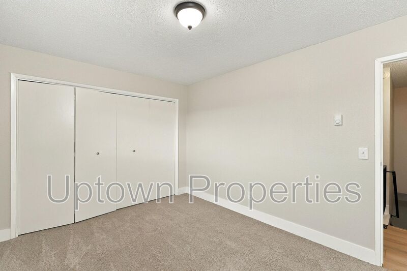2/1.5 bath Townhome+W/D Hookups+Carport+Fenced Patio/Yard property image