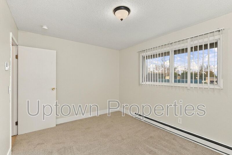 2/1.5 bath Townhome+W/D Hookups+Carport+Fenced Patio/Yard property image