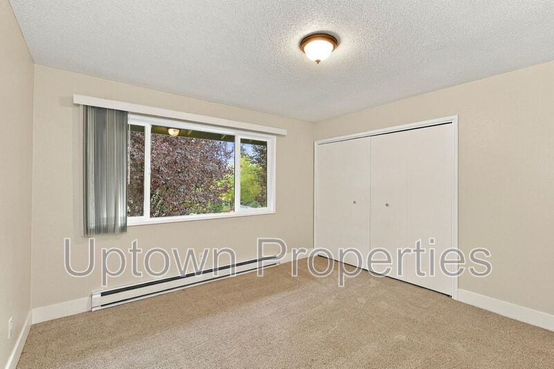 2/1.5 bath Townhome+W/D Hookups+Carport+Fenced Patio/Yard property image