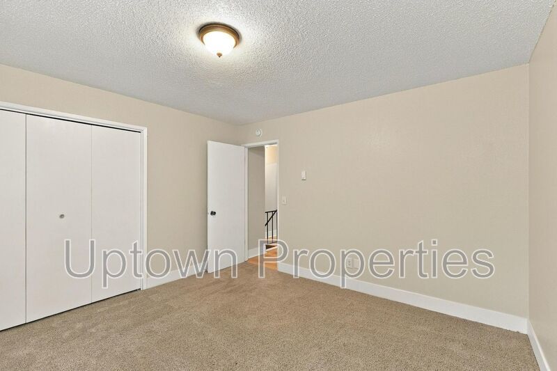 2/1.5 bath Townhome+W/D Hookups+Carport+Fenced Patio/Yard property image