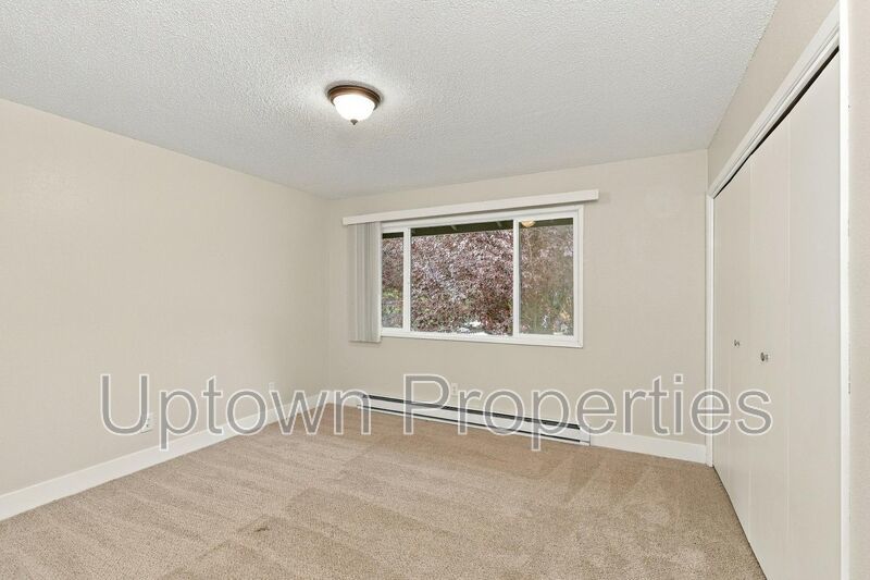 2/1.5 bath Townhome+W/D Hookups+Carport+Fenced Patio/Yard property image