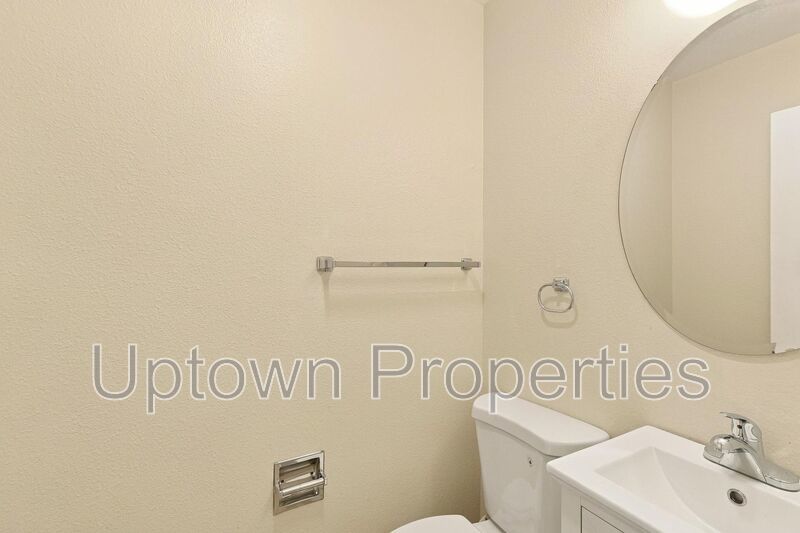 2/1.5 bath Townhome+W/D Hookups+Carport+Fenced Patio/Yard property image