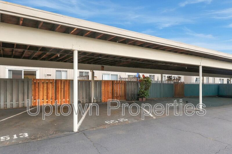 2/1.5 bath Townhome+W/D Hookups+Carport+Fenced Patio/Yard property image