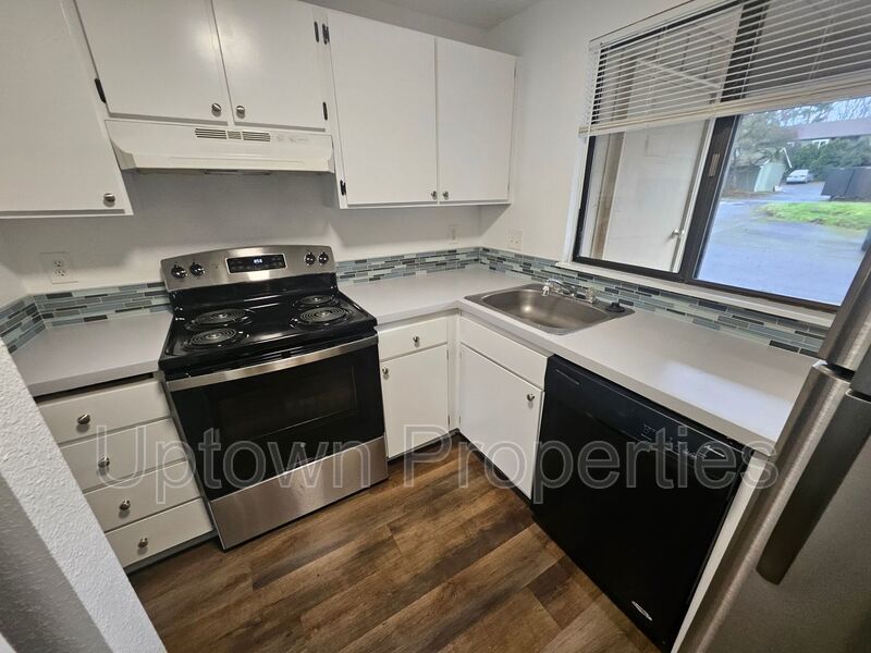 2BR/1.5BA Duplex Style Townhome+ Garage + W/D Included + Large Dogs Welcome! property image