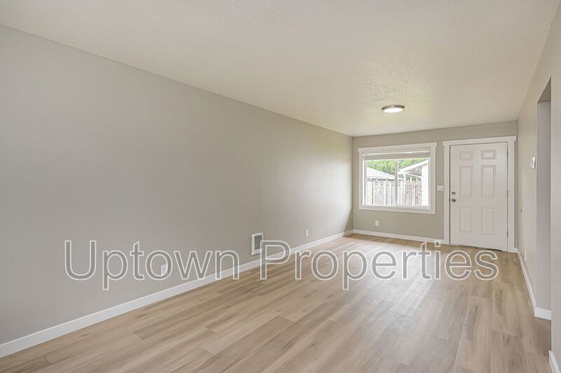 Renovated 1 BD/1 BTH Single Story + Private Patio + Fenced Yard + W/D property image