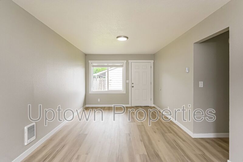 Renovated 1 BD/1 BTH Single Story + Private Patio + Fenced Yard + W/D property image