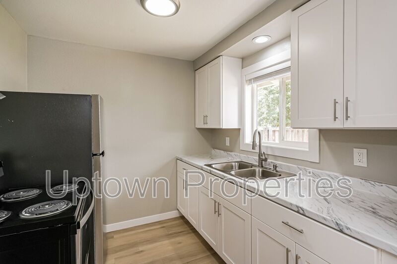 Renovated 1 BD/1 BTH Single Story + Private Patio + Fenced Yard + W/D property image