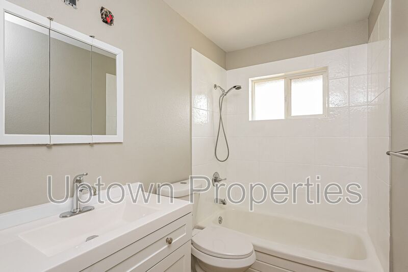 Renovated 1 BD/1 BTH Single Story + Private Patio + Fenced Yard + W/D property image