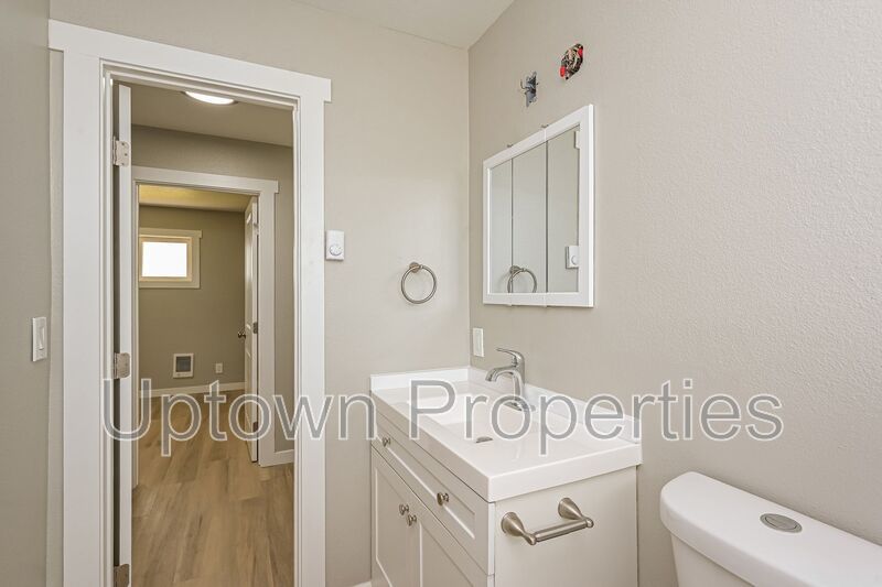 Renovated 1 BD/1 BTH Single Story + Private Patio + Fenced Yard + W/D property image