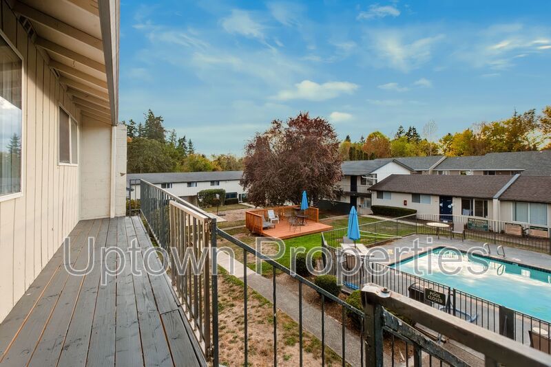 Single Level 3BR -Upgraded Wood Floors/Stainless Appliances + 1 month free + $500 Deposit OAC! property image