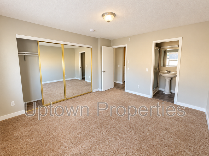 3 Bed 2 Bath w/ Balcony Second Floor Corner Unit+ W/D + Off Street Parking property image