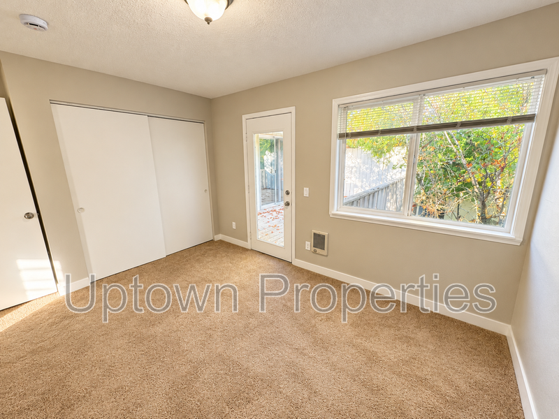 3 Bed 2 Bath w/ Balcony Second Floor Corner Unit+ W/D + Off Street Parking property image
