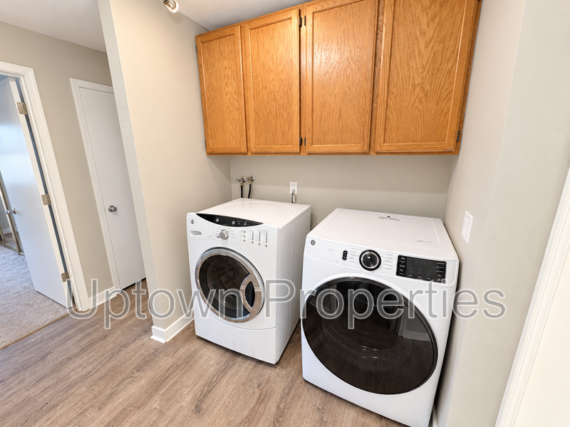 3 Bed 2 Bath w/ Balcony Second Floor Corner Unit+ W/D + Off Street Parking property image