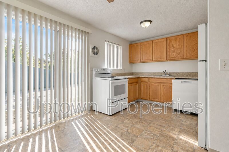 2BR/1BTH Townhouse + Private Patio + Laundry On Site + 1 MONTH FREE RENT + $500 Deposit OAC property image