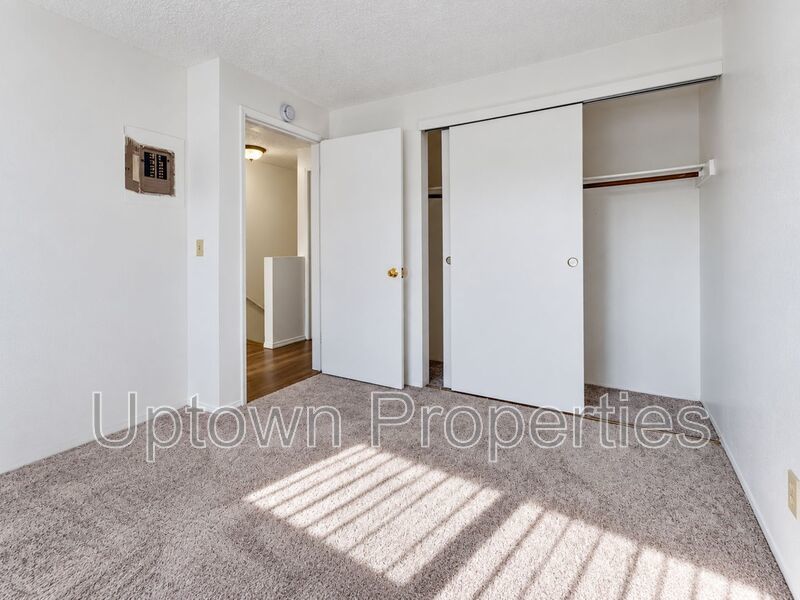 2BR/1BTH Townhouse + Private Patio + Laundry On Site + 1 MONTH FREE RENT + $500 Deposit OAC property image