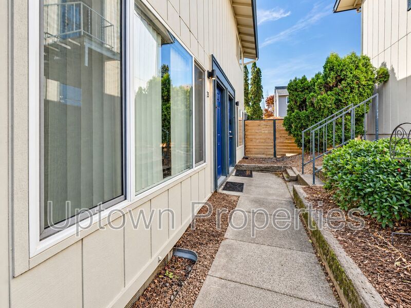 2BR/1BTH Townhouse + Private Patio + Laundry On Site + 1 MONTH FREE RENT + $500 Deposit OAC property image