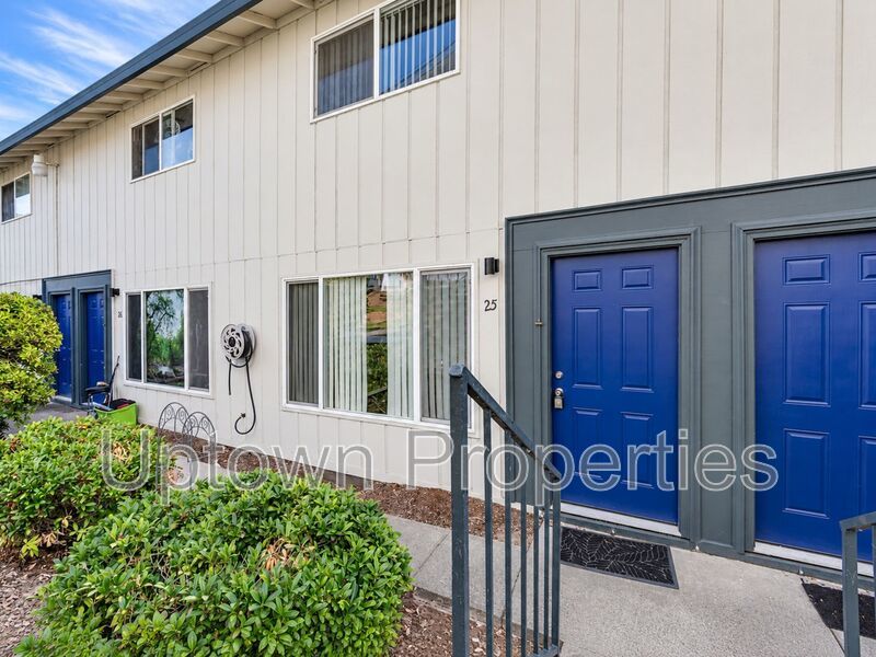 2BR/1BTH Townhouse + Private Patio + Laundry On Site + 1 MONTH FREE RENT + $500 Deposit OAC property image
