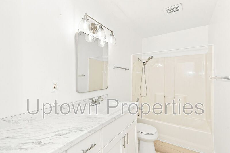 Charming Upstairs Unit in SW Portland with Easy City Access property image