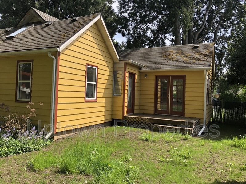 Charming Eastmoreland Home with Bonus Room & Outdoor Space property image