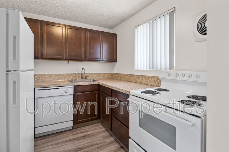 1 bed 1 bath + Parkng Included + Dishwasher + Laundry On Site + $500 off first months rent! property image