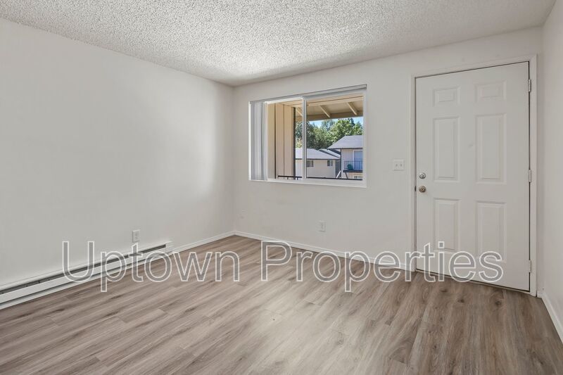 1 bed 1 bath + Parkng Included + Dishwasher + Laundry On Site + $500 off first months rent! property image