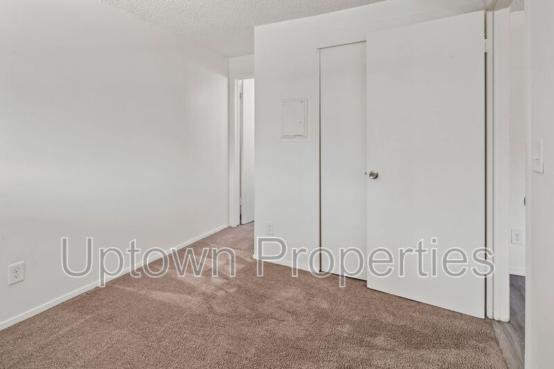 1 bed 1 bath + Parkng Included + Dishwasher + Laundry On Site + $500 off first months rent! property image