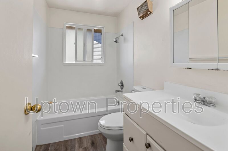 1 bed 1 bath + Parkng Included + Dishwasher + Laundry On Site + $500 off first months rent! property image