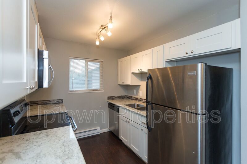 2 Bed/1 Bath Top Floor + W/D + Wood Floors + Huge Balcony!! property image