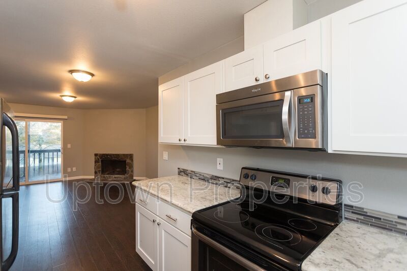 2 Bed/1 Bath Top Floor + W/D + Wood Floors + Huge Balcony!! property image