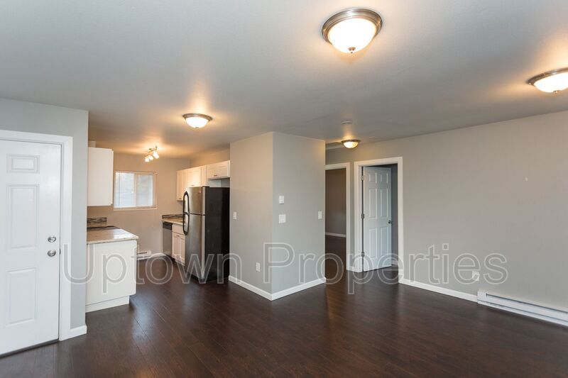 2 Bed/1 Bath Top Floor + W/D + Wood Floors + Huge Balcony!! property image