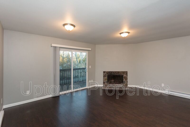 2 Bed/1 Bath Top Floor + W/D + Wood Floors + Huge Balcony!! property image