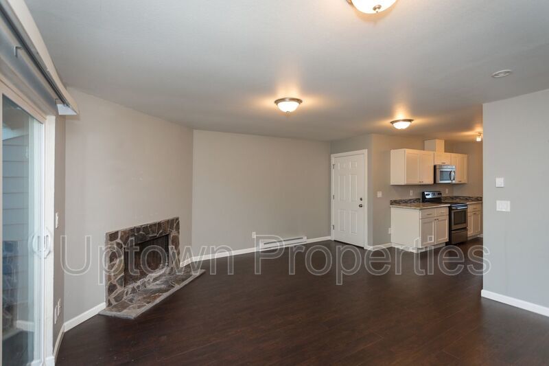 2 Bed/1 Bath Top Floor + W/D + Wood Floors + Huge Balcony!! property image