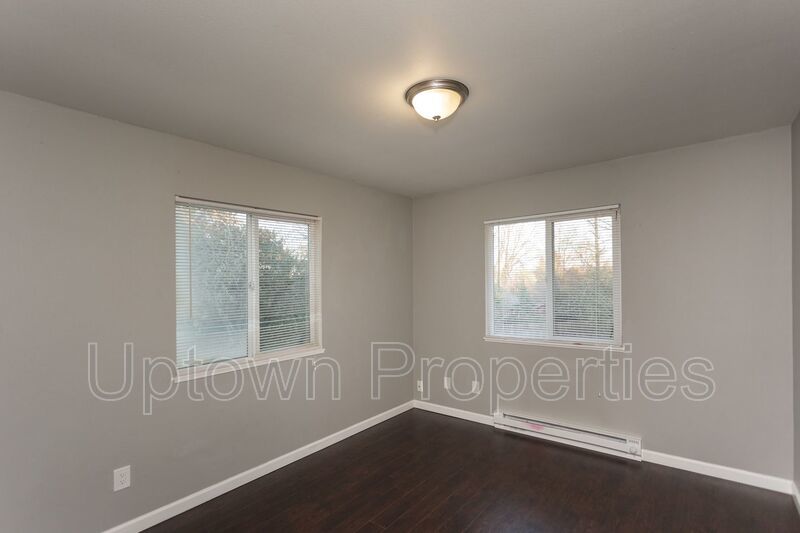 2 Bed/1 Bath Top Floor + W/D + Wood Floors + Huge Balcony!! property image