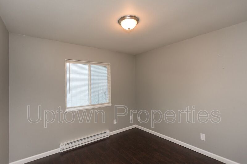 2 Bed/1 Bath Top Floor + W/D + Wood Floors + Huge Balcony!! property image