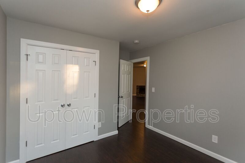 2 Bed/1 Bath Top Floor + W/D + Wood Floors + Huge Balcony!! property image