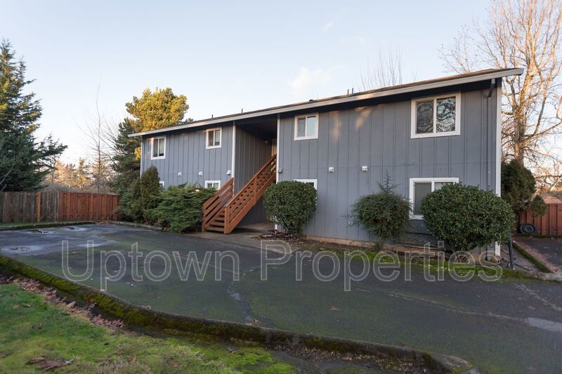 2 Bed/1 Bath Top Floor + W/D + Wood Floors + Huge Balcony!! property image