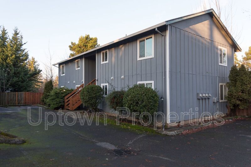 2 Bed/1 Bath Top Floor + W/D + Wood Floors + Huge Balcony!! property image