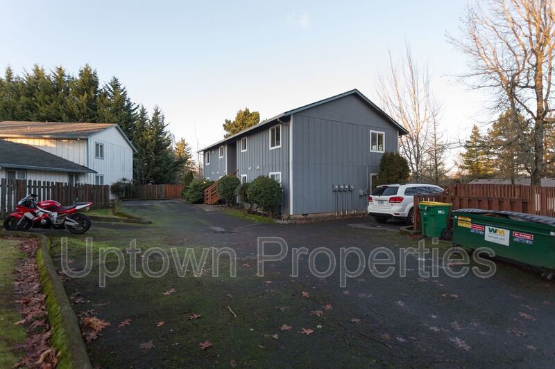 2 Bed/1 Bath Top Floor + W/D + Wood Floors + Huge Balcony!! property image