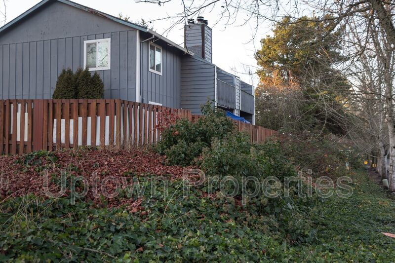 2 Bed/1 Bath Top Floor + W/D + Wood Floors + Huge Balcony!! property image