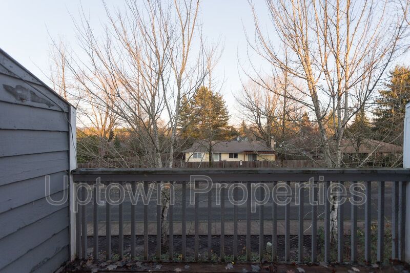 2 Bed/1 Bath Top Floor + W/D + Wood Floors + Huge Balcony!! property image