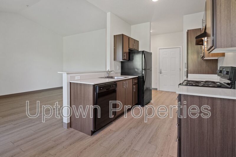 3rd floor corner unit 1BD/1BTH available soon! property image