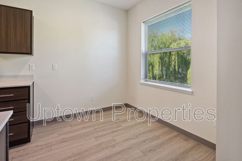 3rd floor corner unit 1BD/1BTH available soon! property image